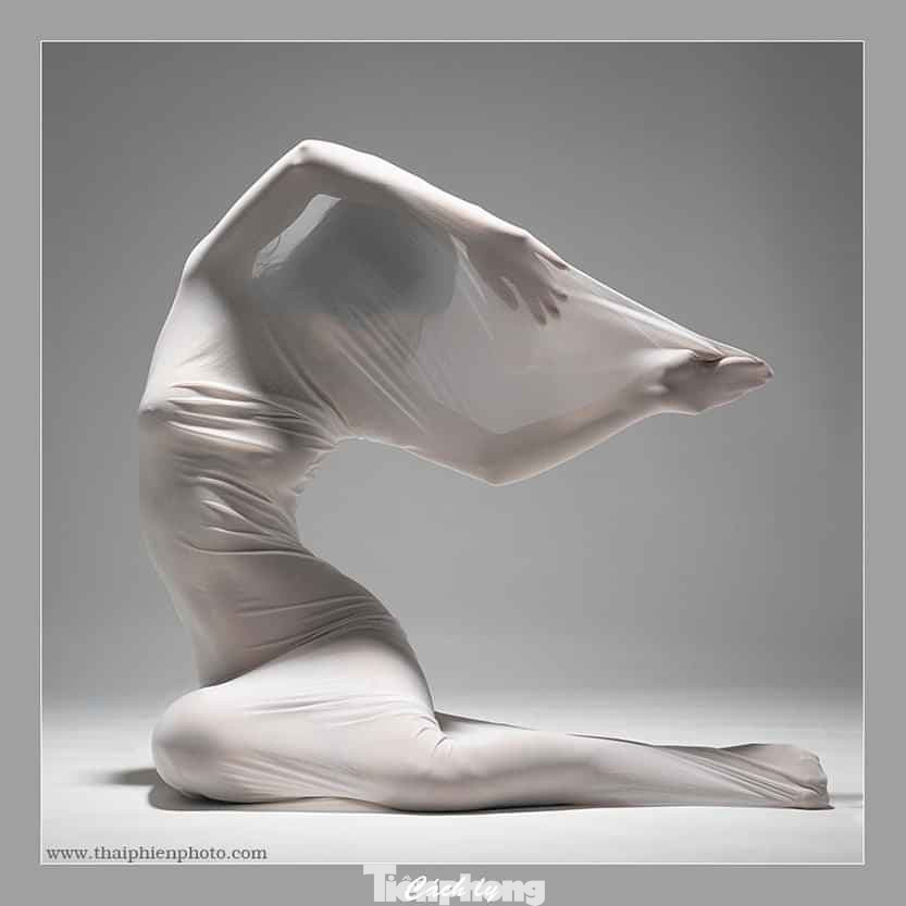 'Vua ảnh nude' Thái Phiên gây sốt với 'Cách ly' ảnh 3