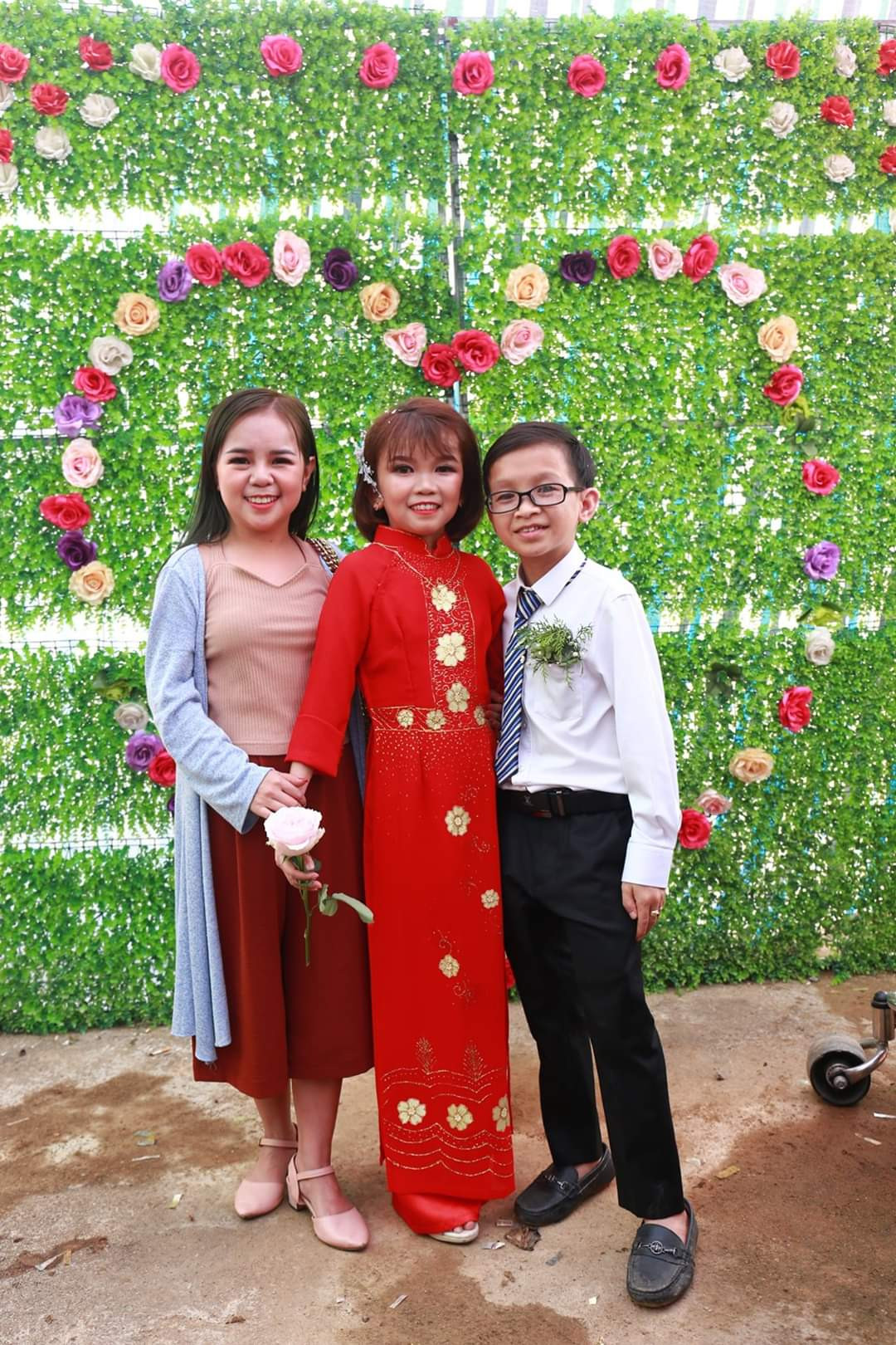 Chuyện tình 'cọc đi tìm trâu' và cái kết như mơ của cặp đôi 'tí hon' ảnh 6