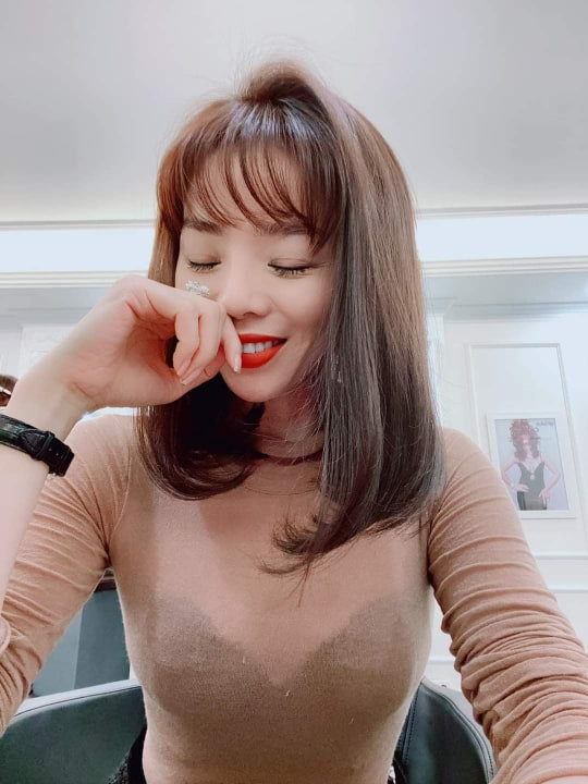 Lệ Quyên 'thách thức' vòng eo 56 của Ngọc Trinh ảnh 5