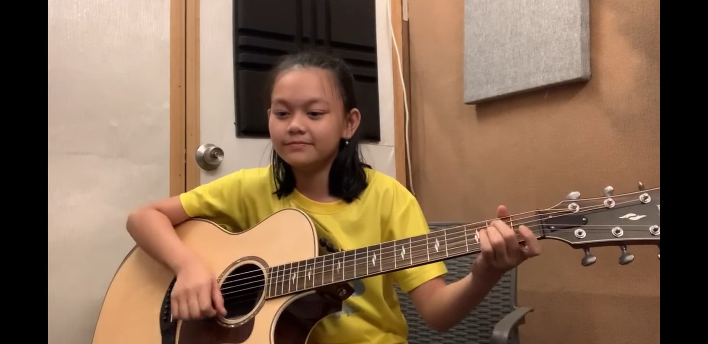 "Sao nhí" và cây đàn gây sốt Sao nhí Bào Ngư và 'món đồ chơi' khiến cha 'cháy túi' ảnh 1