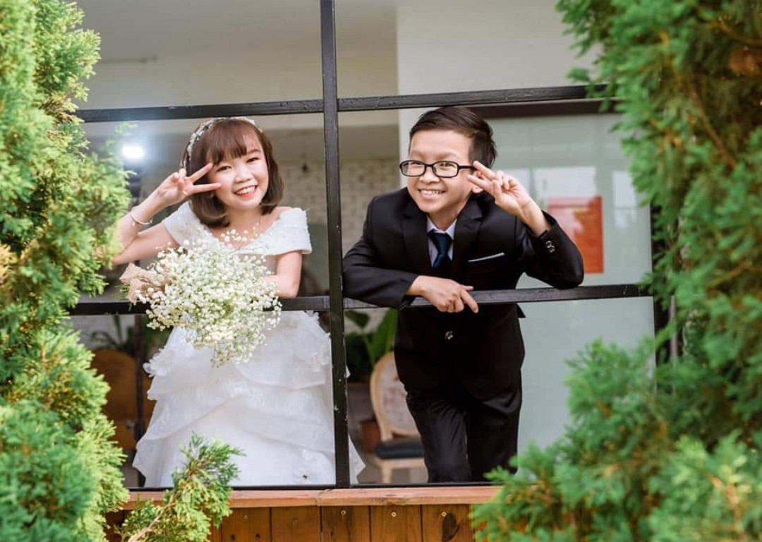 Chuyện tình 'cọc đi tìm trâu' và cái kết như mơ của cặp đôi 'tí hon' ảnh 5