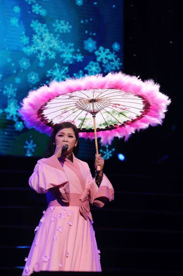 Như Quỳnh biến hoá với trang phục trong 25 năm ca hát ảnh 4