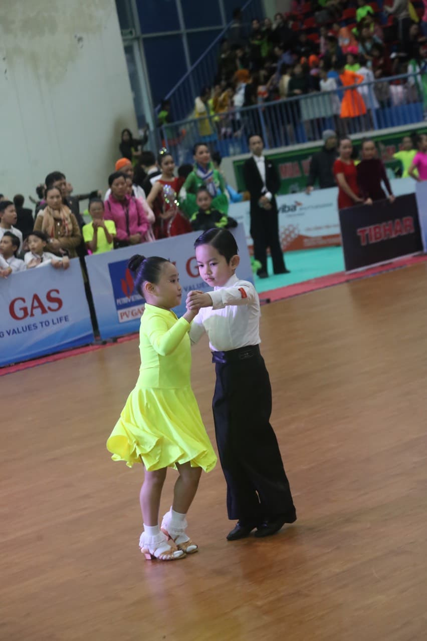 Con trai Khánh Thi - Phan Hiển gây sốt ở giải vô địch khiêu vũ thể thao quốc gia ảnh 6