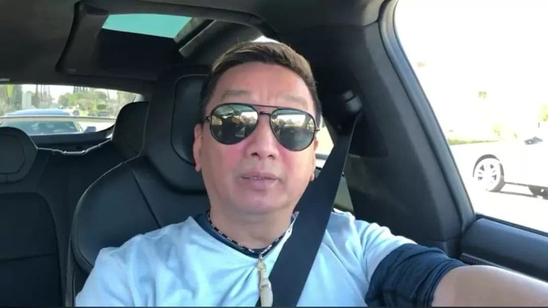 'Ông hoàng nhạc nghèo' trổ tài làm bánh xèo, lộ cuộc sống gia đình êm ấm ảnh 4