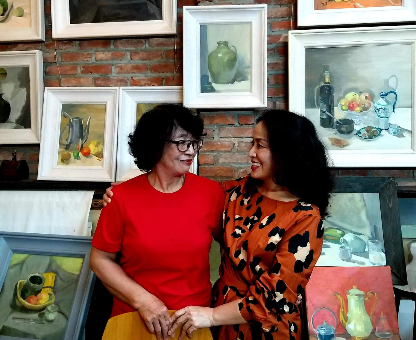 Nhà văn vẽ tranh, bán nhanh đến mức triển lãm phải đóng cửa sớm ảnh 7