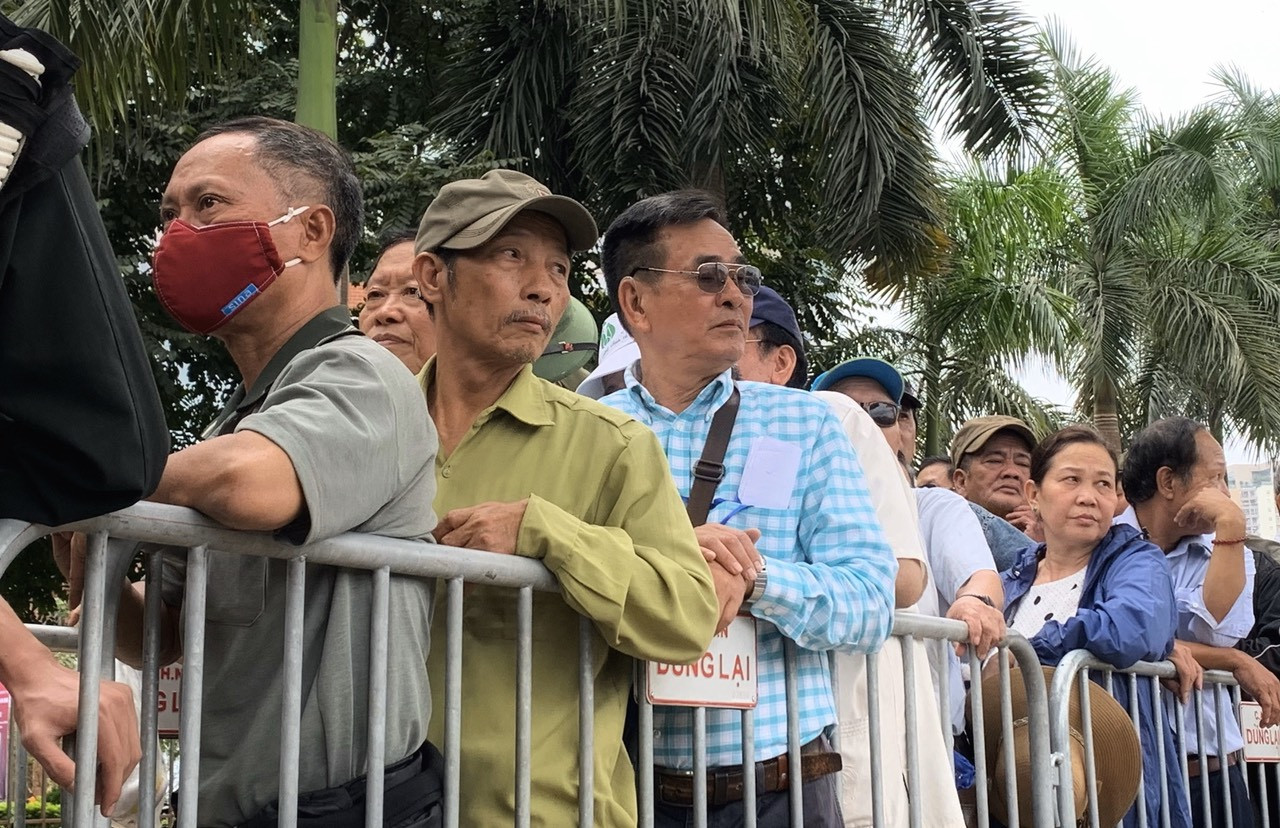 Hàng trăm thương binh xếp hàng mua vé cổ vũ trận Việt Nam - UAE ảnh 4