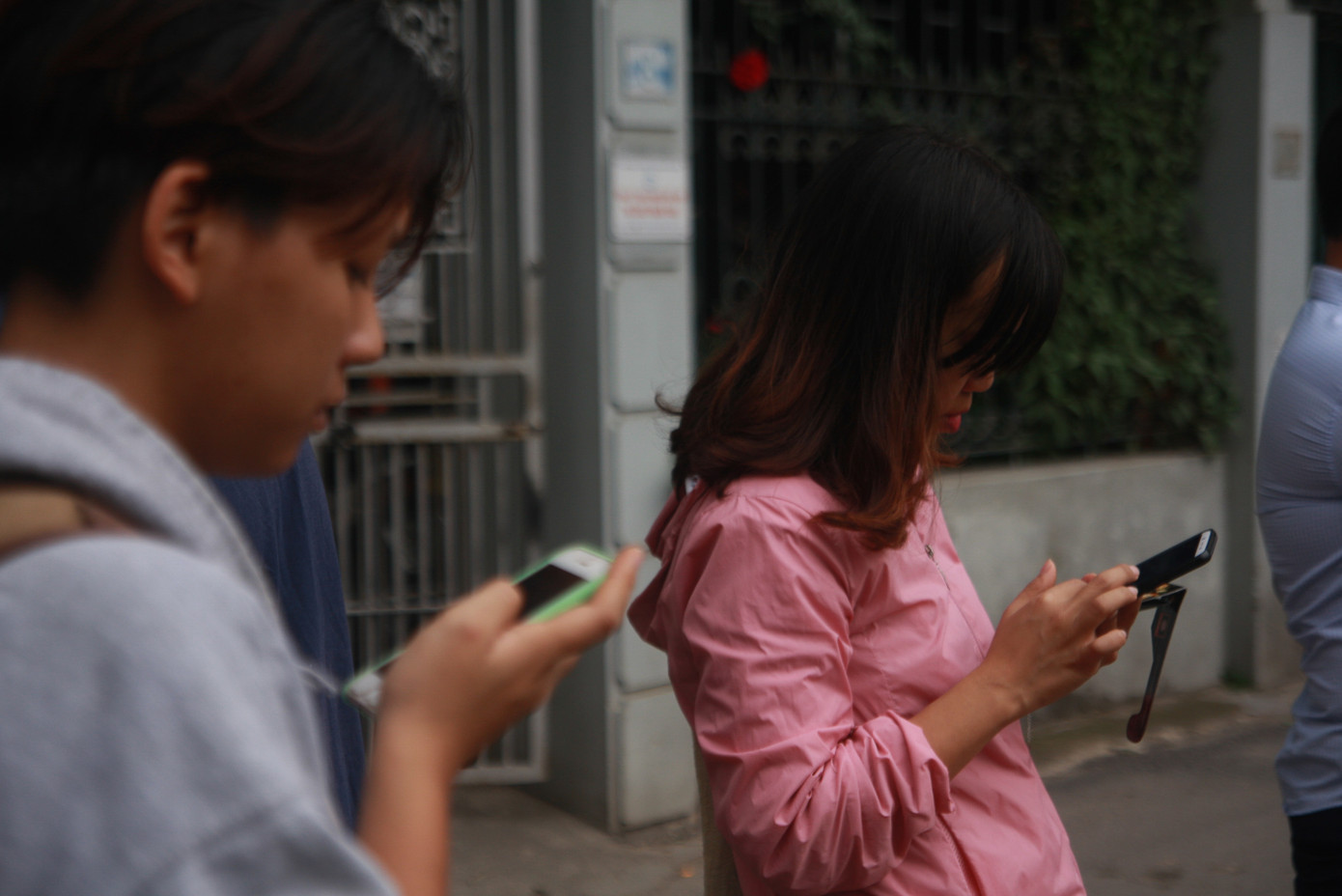 Người Hà Nội thích thú ngắm nhật thực 'vòng tròn lửa' cực hiếm ảnh 9