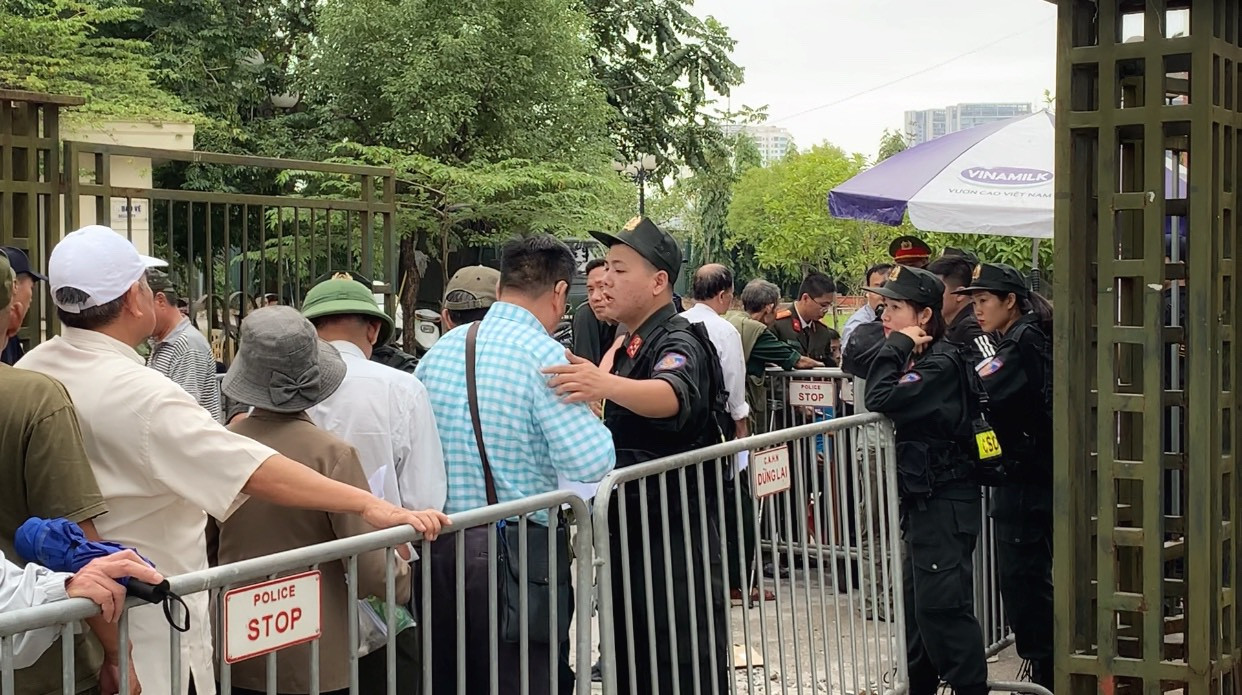 Hàng trăm thương binh xếp hàng mua vé cổ vũ trận Việt Nam - UAE ảnh 2