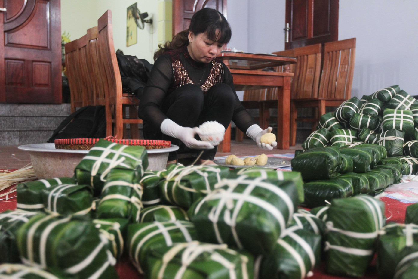 Nghề rửa lá dong hái ra tiền ở công xưởng bánh chưng lớn nhất miền Bắc ảnh 5