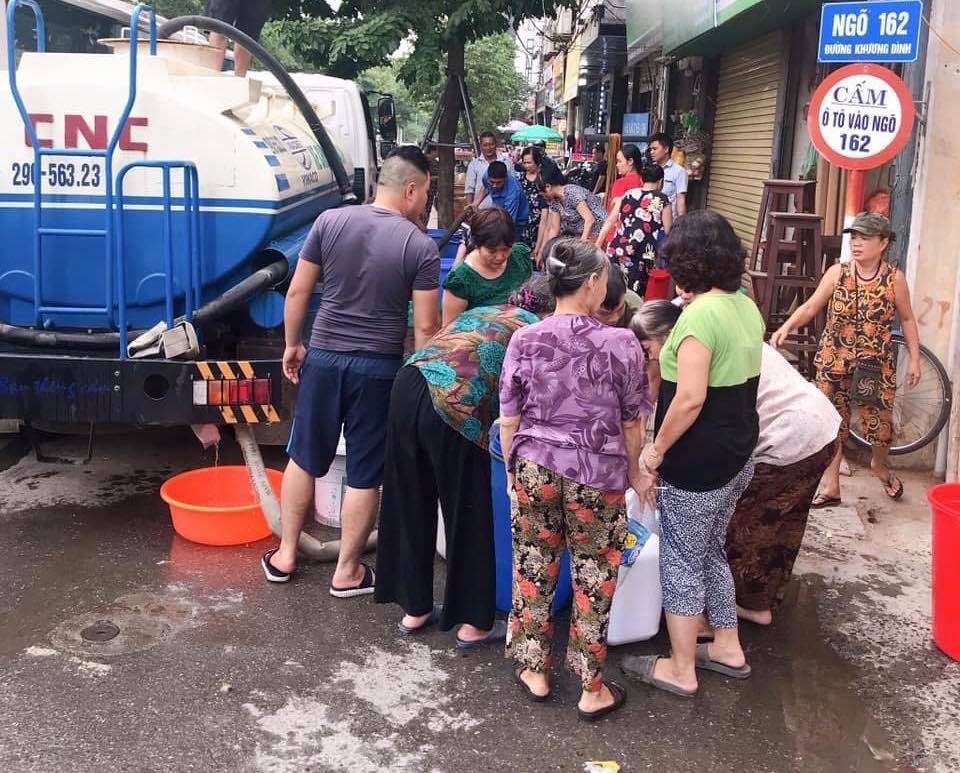 Cuộc sống đảo lộn của người Hà Nội trong những ngày khan hiếm nước sạch ảnh 3