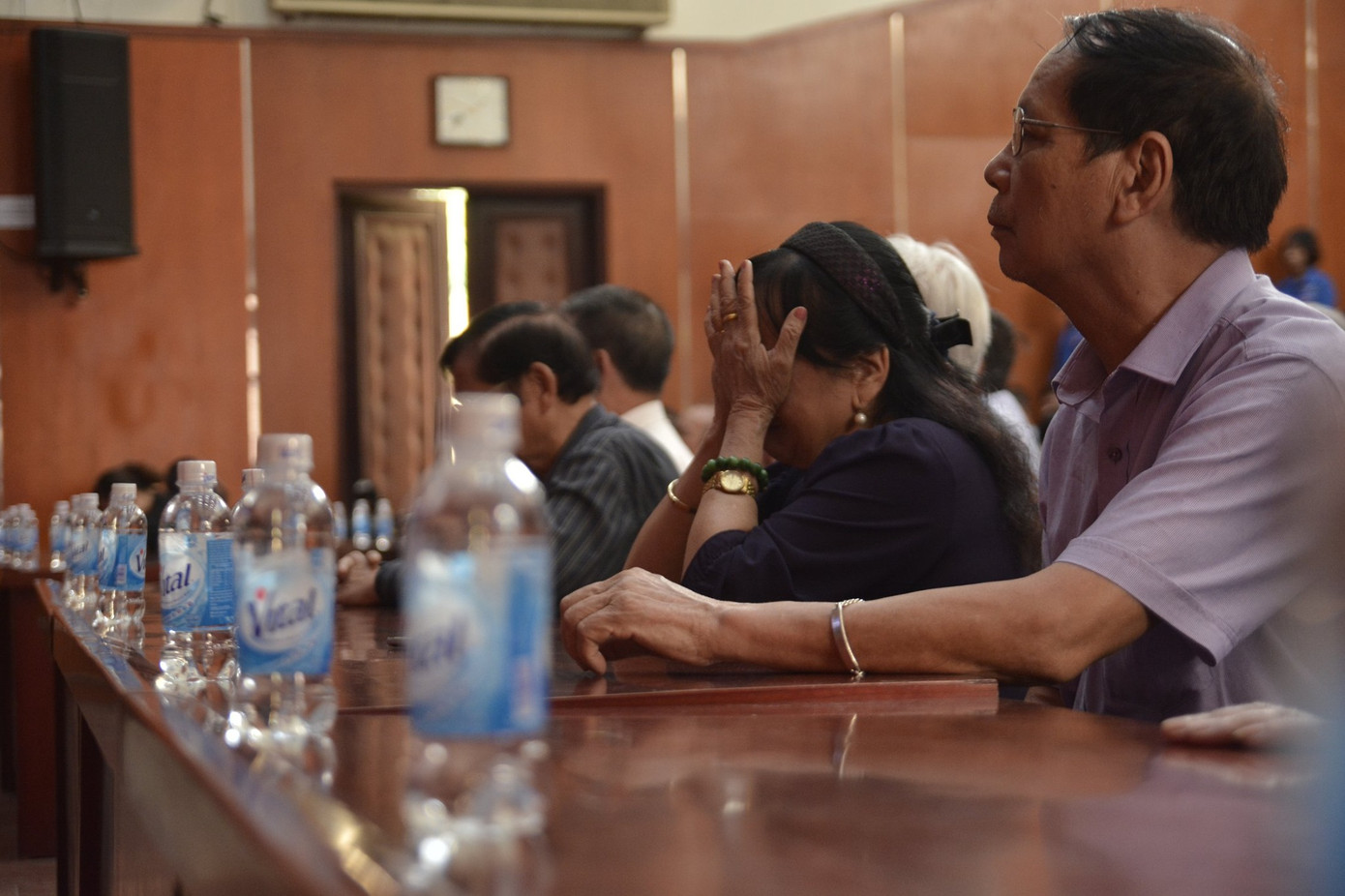 Tưởng niệm Thứ trưởng giáo dục Lê Hải An: Hội trường 300 chìm trong đau buồn ảnh 4