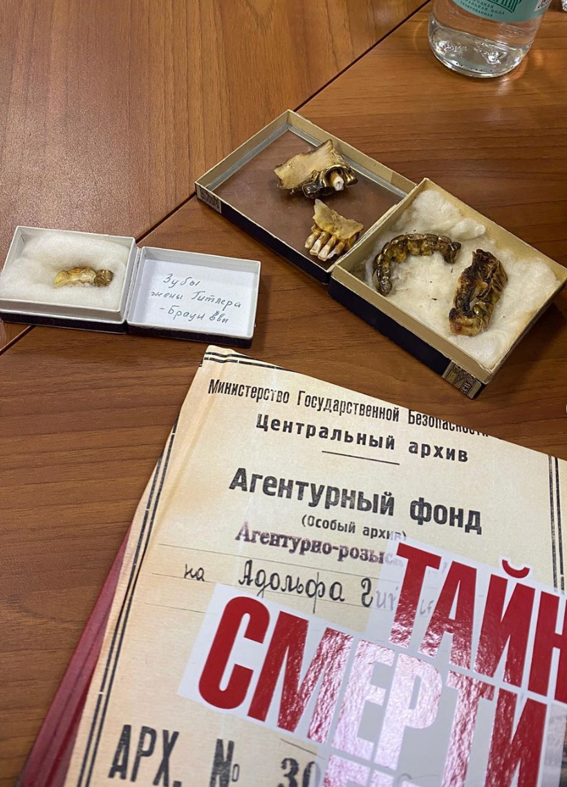 Con gái quan chức Nga bất ngờ hé lộ ảnh hàm răng trùm phát xít Hitler ảnh 3