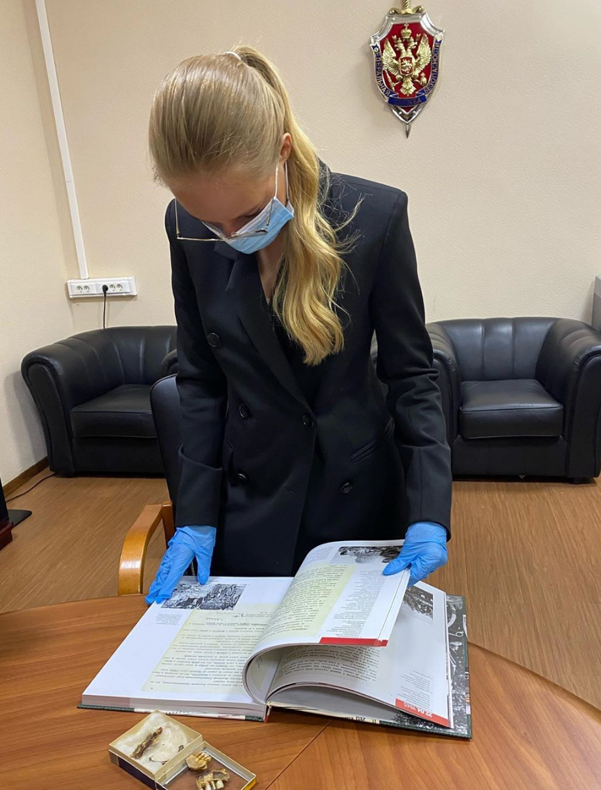 Con gái quan chức Nga bất ngờ hé lộ ảnh hàm răng trùm phát xít Hitler ảnh 1