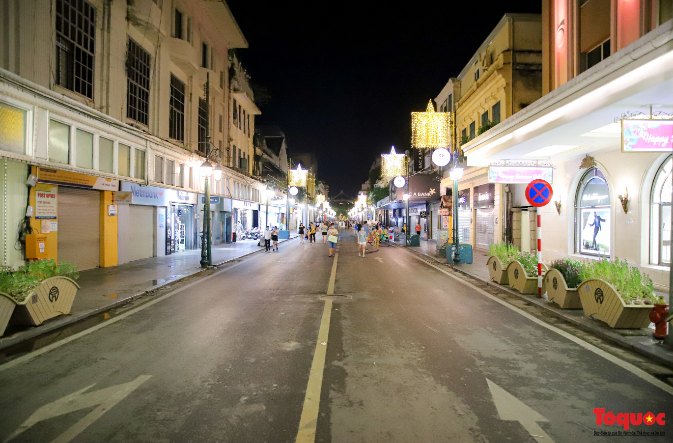 Hàng quán ế khách, phố đi bộ Hà Nội vắng người ngày cuối tuần ảnh 7