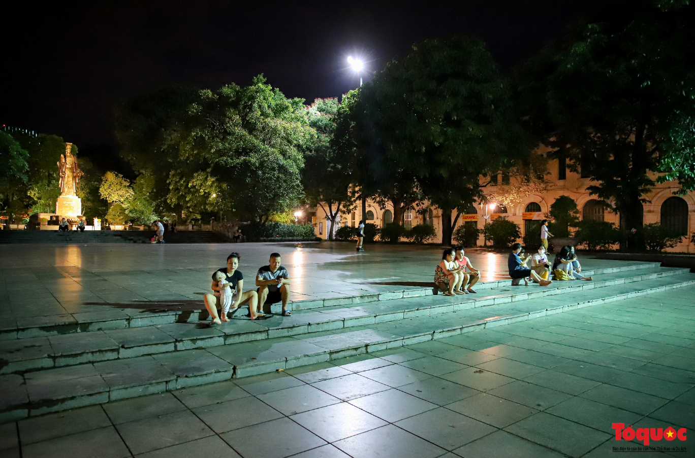 Hàng quán ế khách, phố đi bộ Hà Nội vắng người ngày cuối tuần ảnh 5