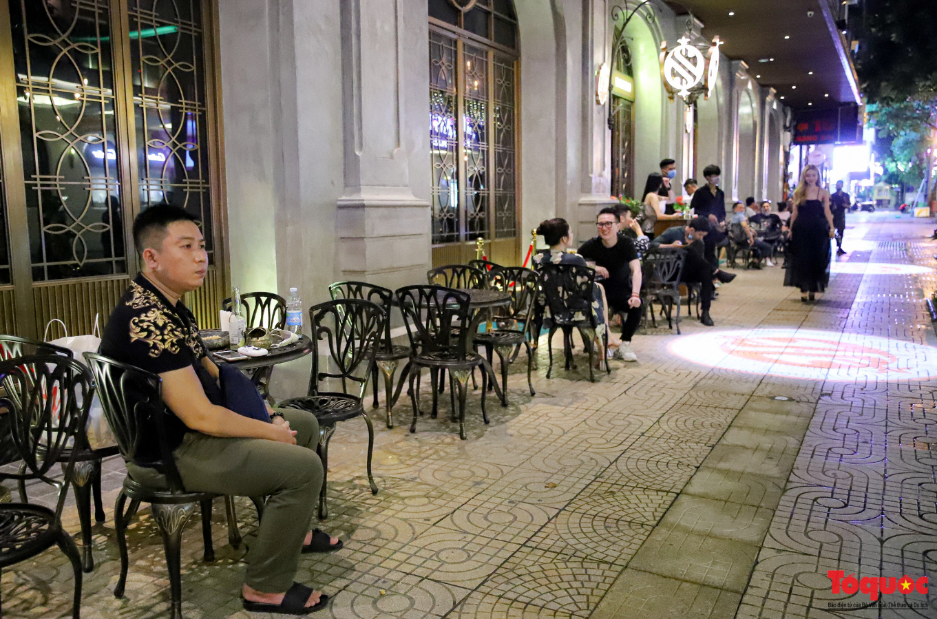 Hàng quán ế khách, phố đi bộ Hà Nội vắng người ngày cuối tuần ảnh 8