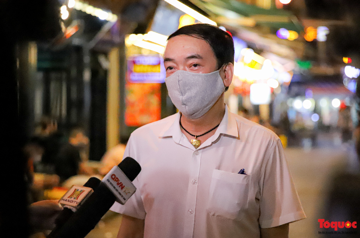 Hàng quán ế khách, phố đi bộ Hà Nội vắng người ngày cuối tuần ảnh 13