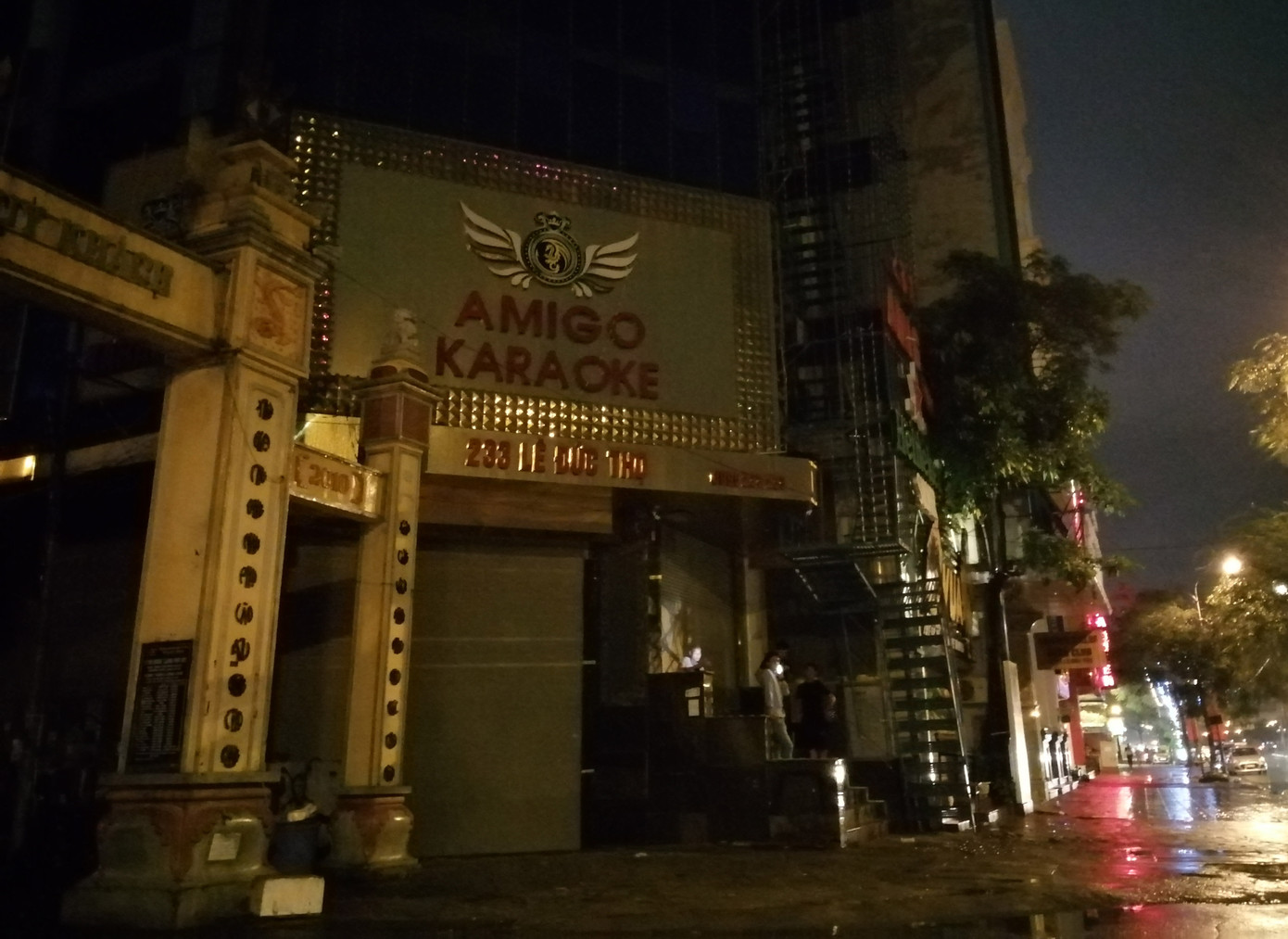 Phố karaoke nhộn nhịp bậc nhất Hà Nội 'cửa đóng, then cài' tránh dịch COVID-19 ảnh 4