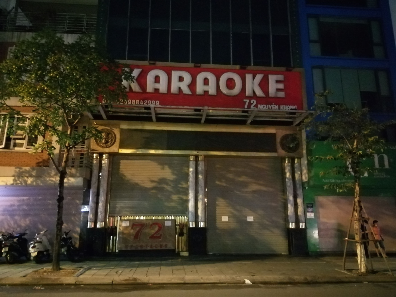 Phố karaoke nhộn nhịp bậc nhất Hà Nội 'cửa đóng, then cài' tránh dịch COVID-19 ảnh 2