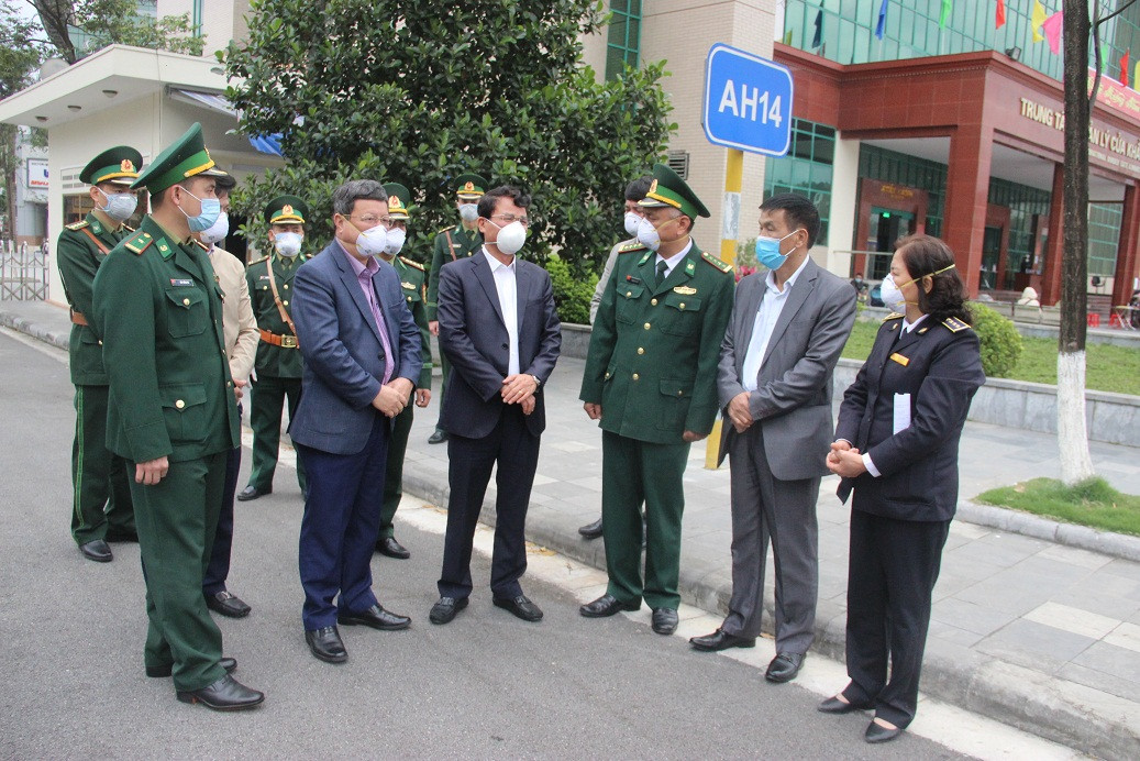 Lào Cai tạm dừng xuất, nhập cảnh tại các cửa khẩu phụ, lối mở trên biên giới ảnh 1