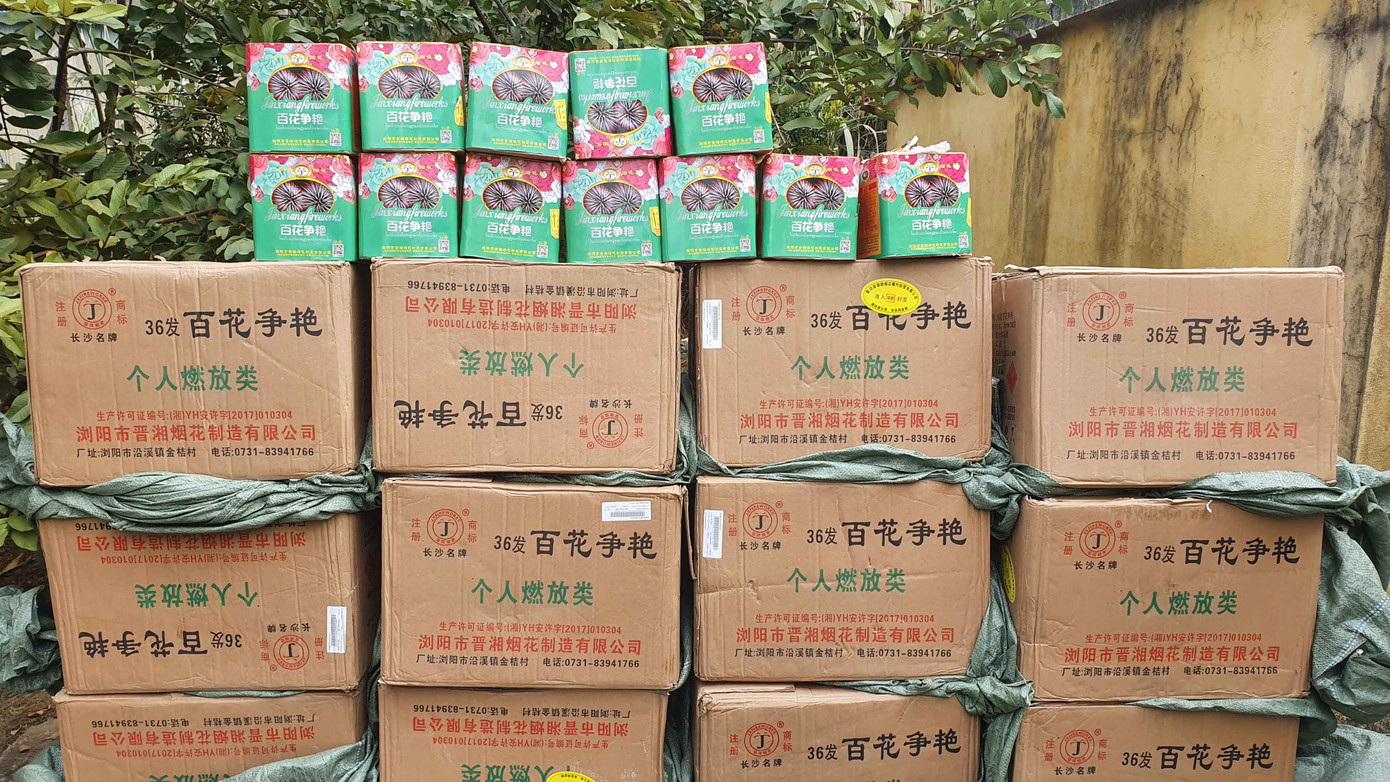 Vận chuyển hàng trăm kg pháo lậu vượt sông vào Việt Nam ảnh 2