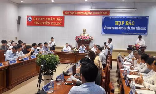 BOT Cai Lậy bất ngờ hoãn thu phí trở lại ảnh 5 BOT Cai Lậy bất ngờ hoãn thu phí trở lại ảnh 5