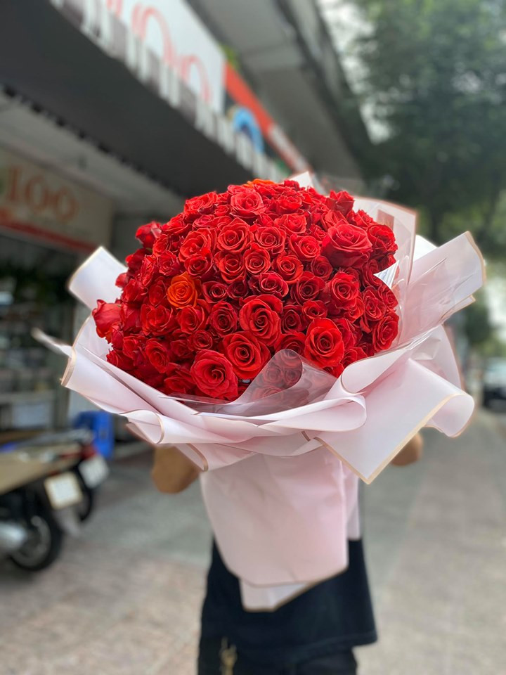 Hoa 'siêu to khổng lồ' tiền triệu hút khách dịp 8/3 ảnh 2