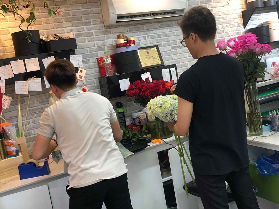 Hoa 'siêu to khổng lồ' tiền triệu hút khách dịp 8/3 ảnh 7