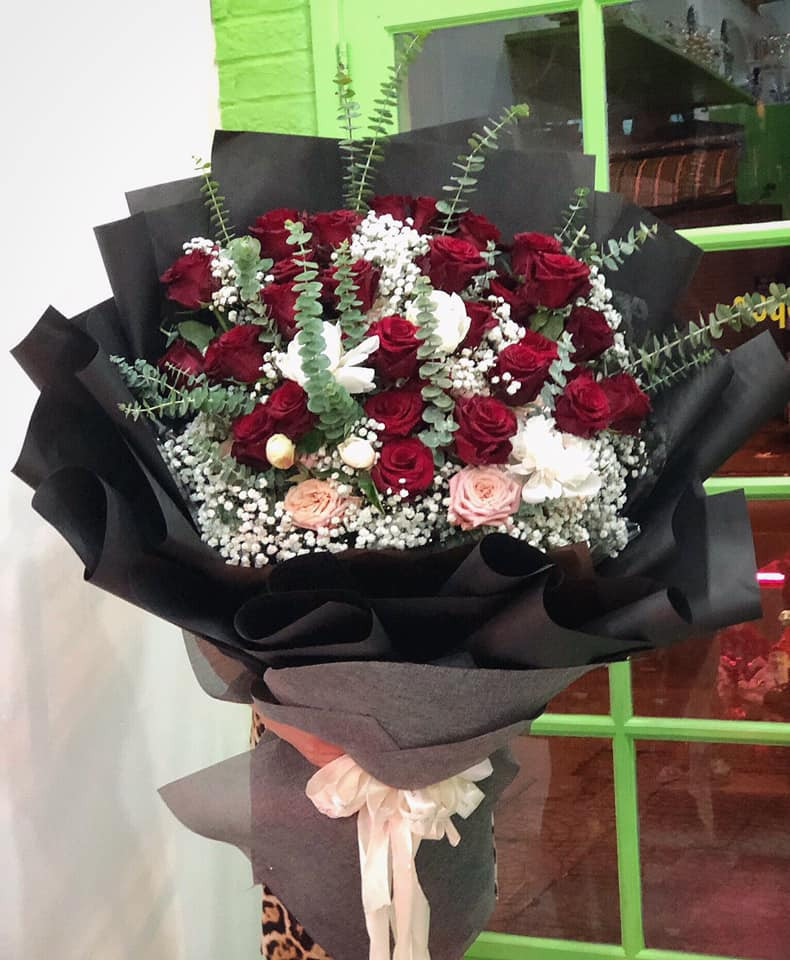 Hoa 'siêu to khổng lồ' tiền triệu hút khách dịp 8/3 ảnh 3