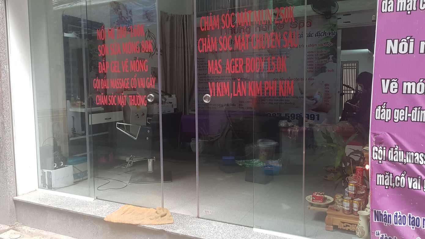 Tiệm làm đẹp ế ẩm vì khách 'nhịn' cắt tóc gội đầu mùa dịch ảnh 1