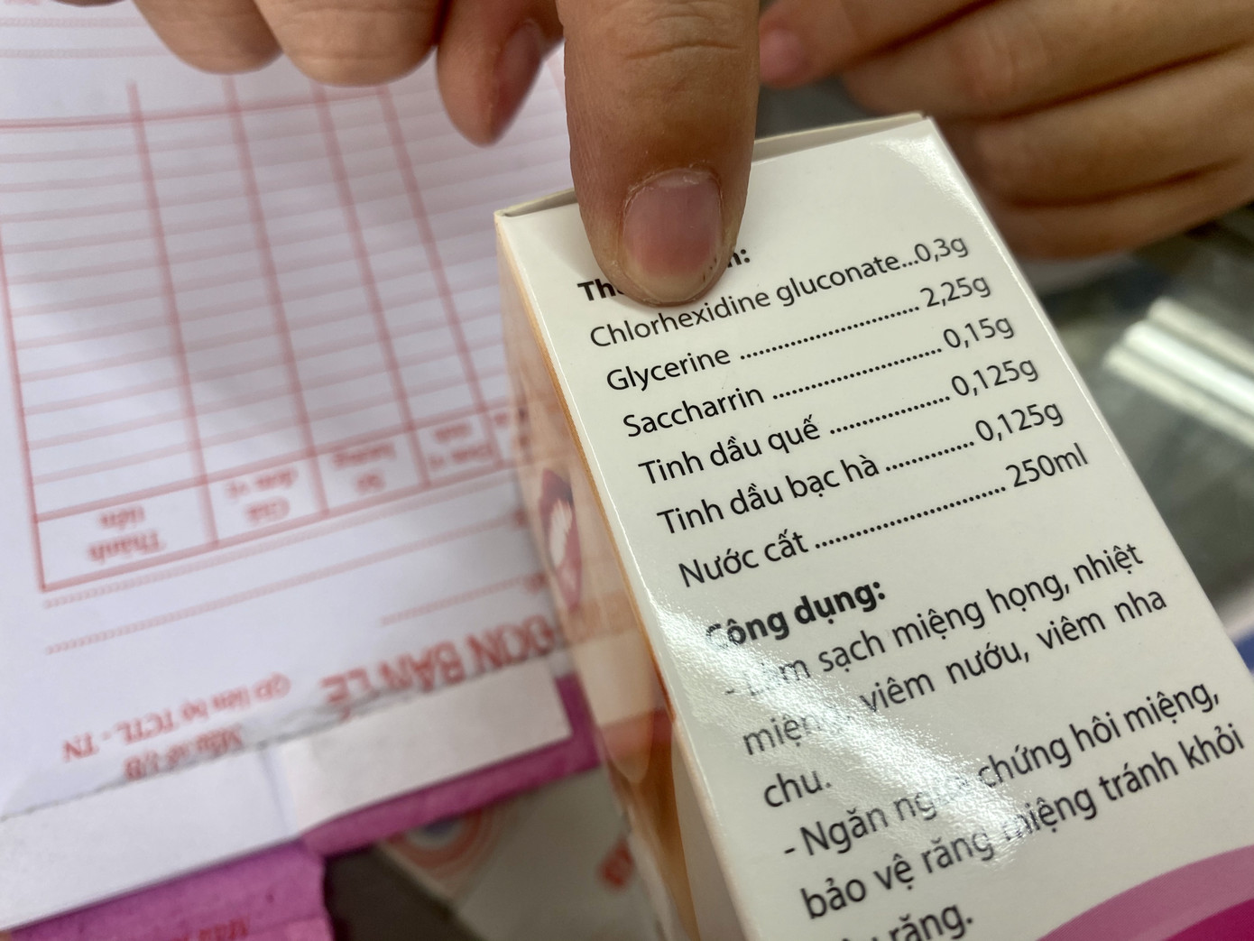 Người dân 'săn' nước súc họng sát khuẩn phòng bệnh ảnh 4