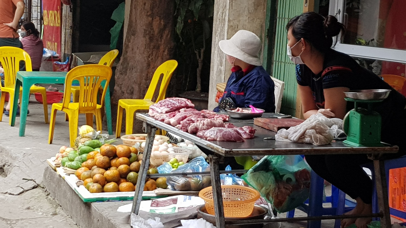 Thịt lợn chợ truyền thống: Ngóng từng giờ vẫn chưa giảm giá ảnh 2