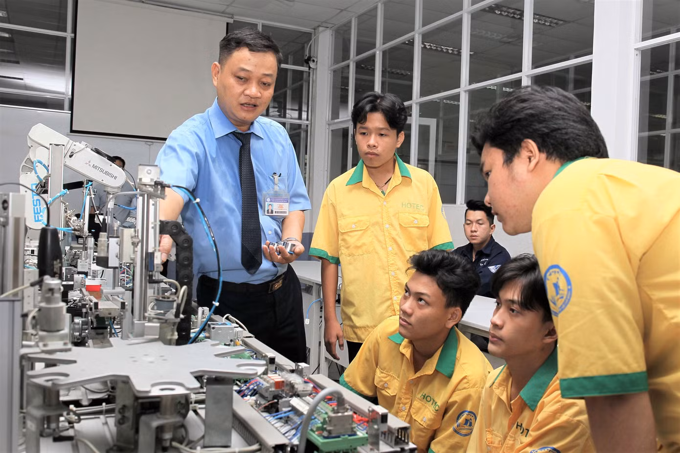 Vì sao tuyển sinh cao đẳng, trung cấp vượt chỉ tiêu? ảnh 1