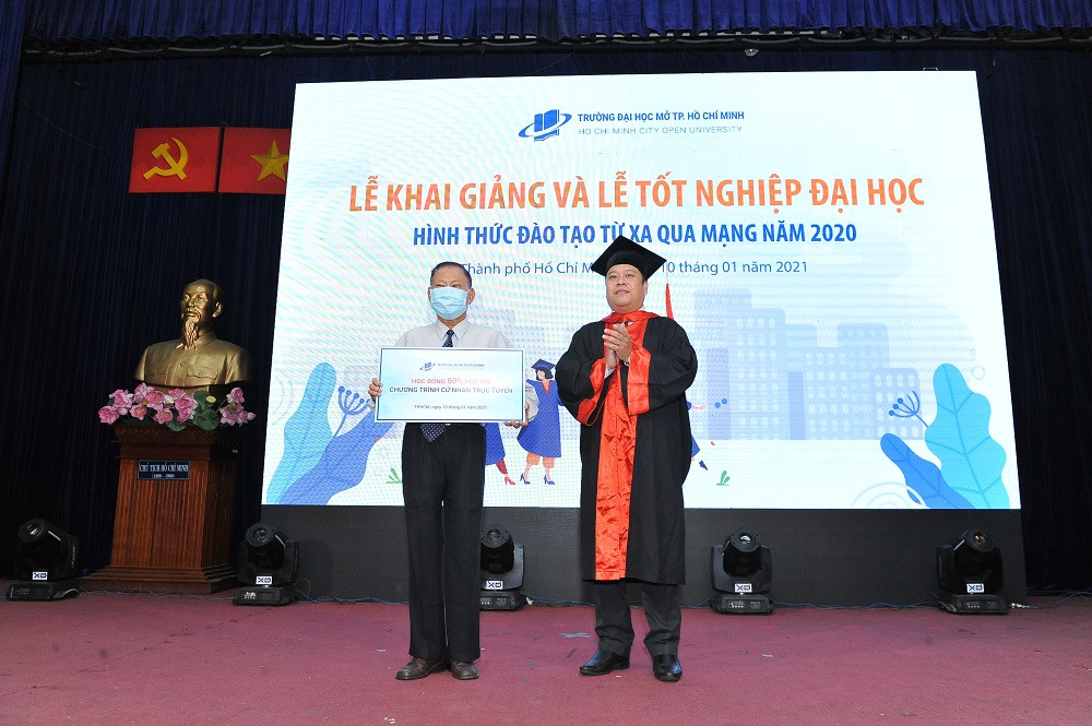 Vào đại học ở tuổi... 71 ảnh 1