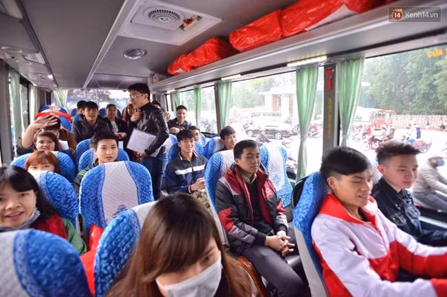 Thêm nhiều trường đại học tặng vé xe về Tết cho sinh viên ảnh 2