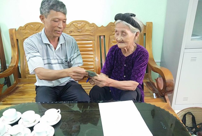 Cụ bà 84 tuổi xin thoát nghèo được khen thưởng trong phong trào thi đua yêu nước ảnh 2