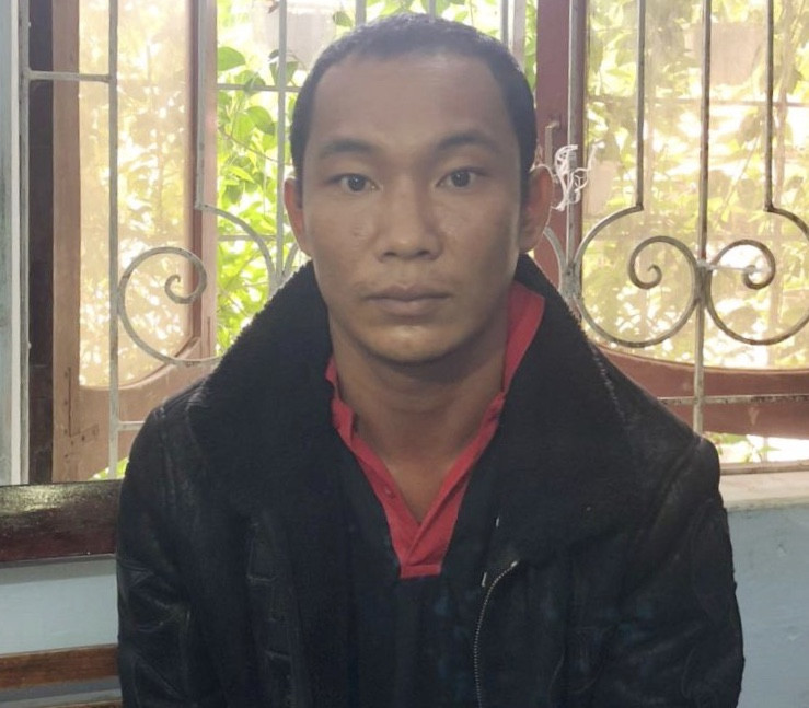 Gã đàn ông hung hãn cầm dao đuổi chém trưởng công an xã ảnh 1