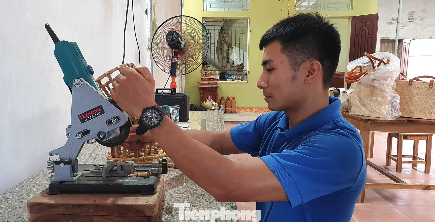 Thổi hồn quê vào túi xách truyền thống kết hợp chất da hiện đại ảnh 3