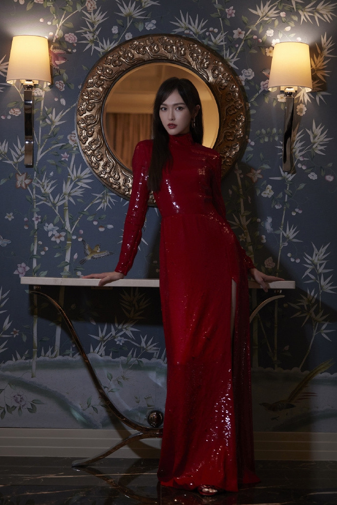 ‘Gái một con’ Đường Yên quyến rũ, mê hoặc trong sắc đỏ ảnh 6