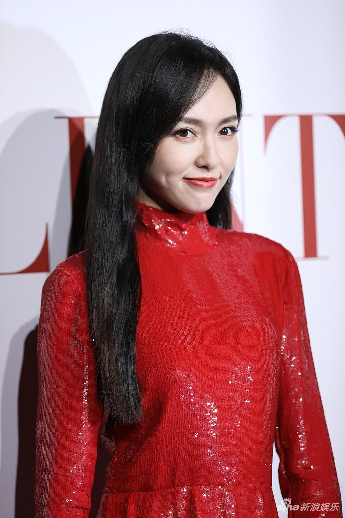 ‘Gái một con’ Đường Yên quyến rũ, mê hoặc trong sắc đỏ ảnh 10