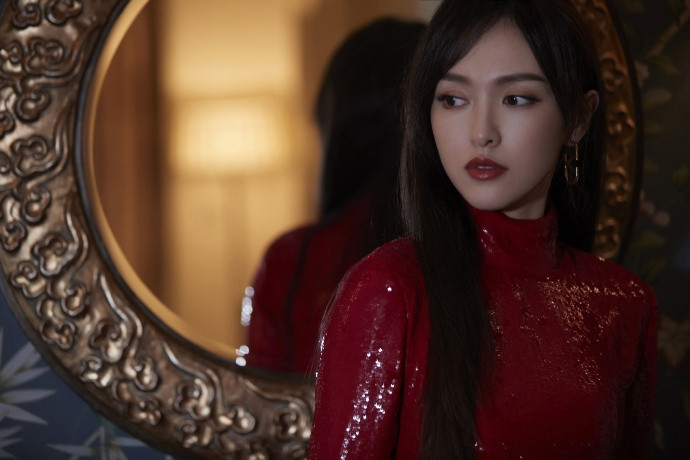 ‘Gái một con’ Đường Yên quyến rũ, mê hoặc trong sắc đỏ ảnh 7