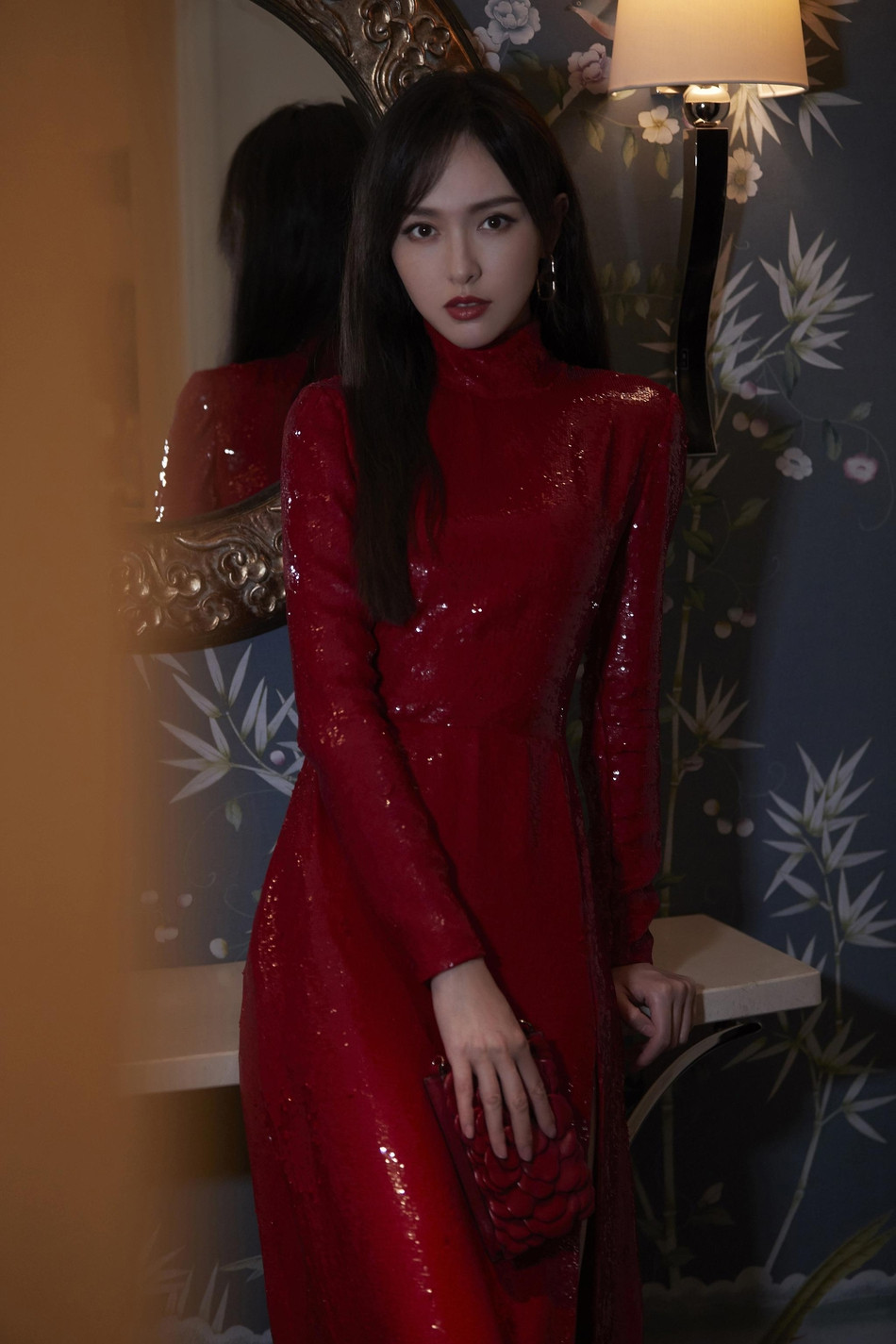 ‘Gái một con’ Đường Yên quyến rũ, mê hoặc trong sắc đỏ ảnh 9