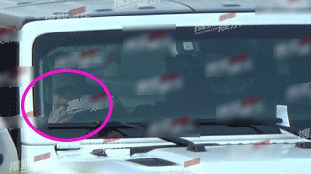 Triệu Vy liên tục bị bắt gặp đi chơi với trai trẻ, nghi vấn ngoại tình ảnh 3