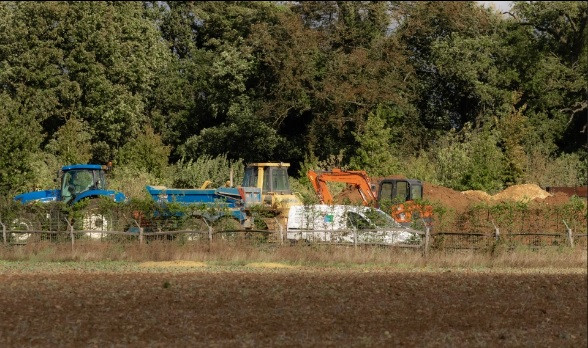 Vợ chồng Beckham gây tranh cãi vì xây hồ trong khuôn viên điền trang gần 180 tỷ ảnh 3