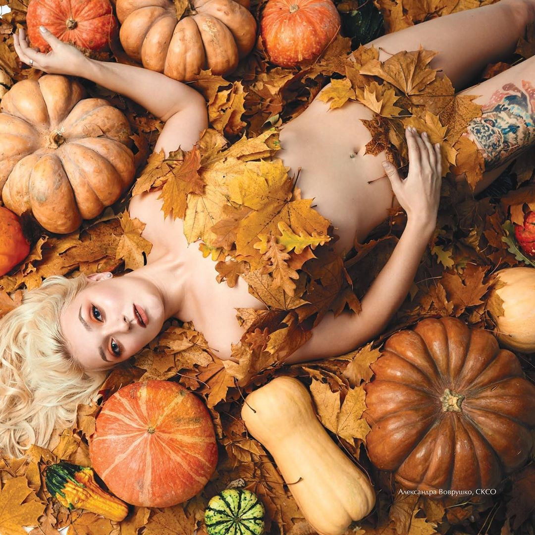 Loạt nữ vận động viên khúc côn cầu Nga ‘cởi đồ’ chụp ảnh lịch khỏa thân ảnh 8