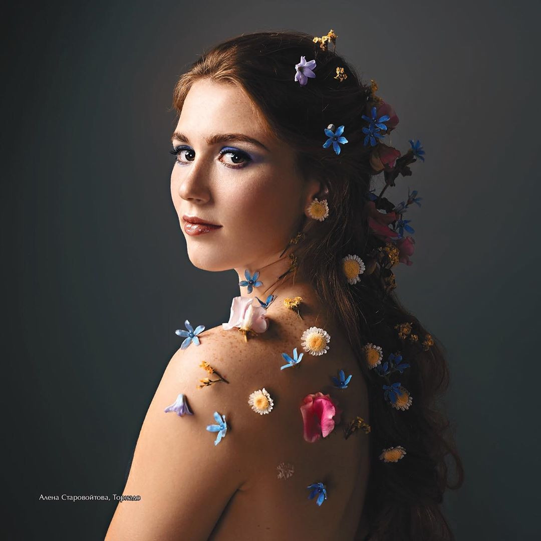 Loạt nữ vận động viên khúc côn cầu Nga ‘cởi đồ’ chụp ảnh lịch khỏa thân ảnh 3