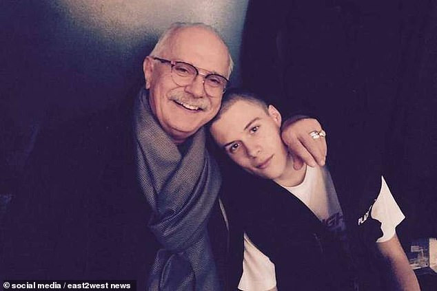 Người mẫu rơi xuống từ cửa sổ nhà bạn trai trong tình trạng gần như khoả thân ảnh 3