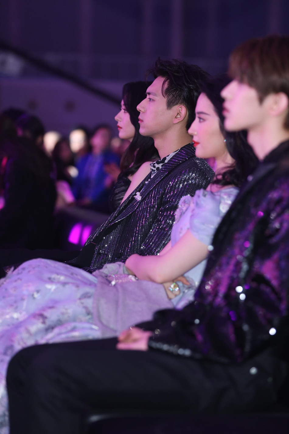 Địch Lệ Nhiệt Ba ‘kém sắc’ trước Angela Baby, Triệu Lệ Dĩnh và Trịnh Sảng ảnh 19