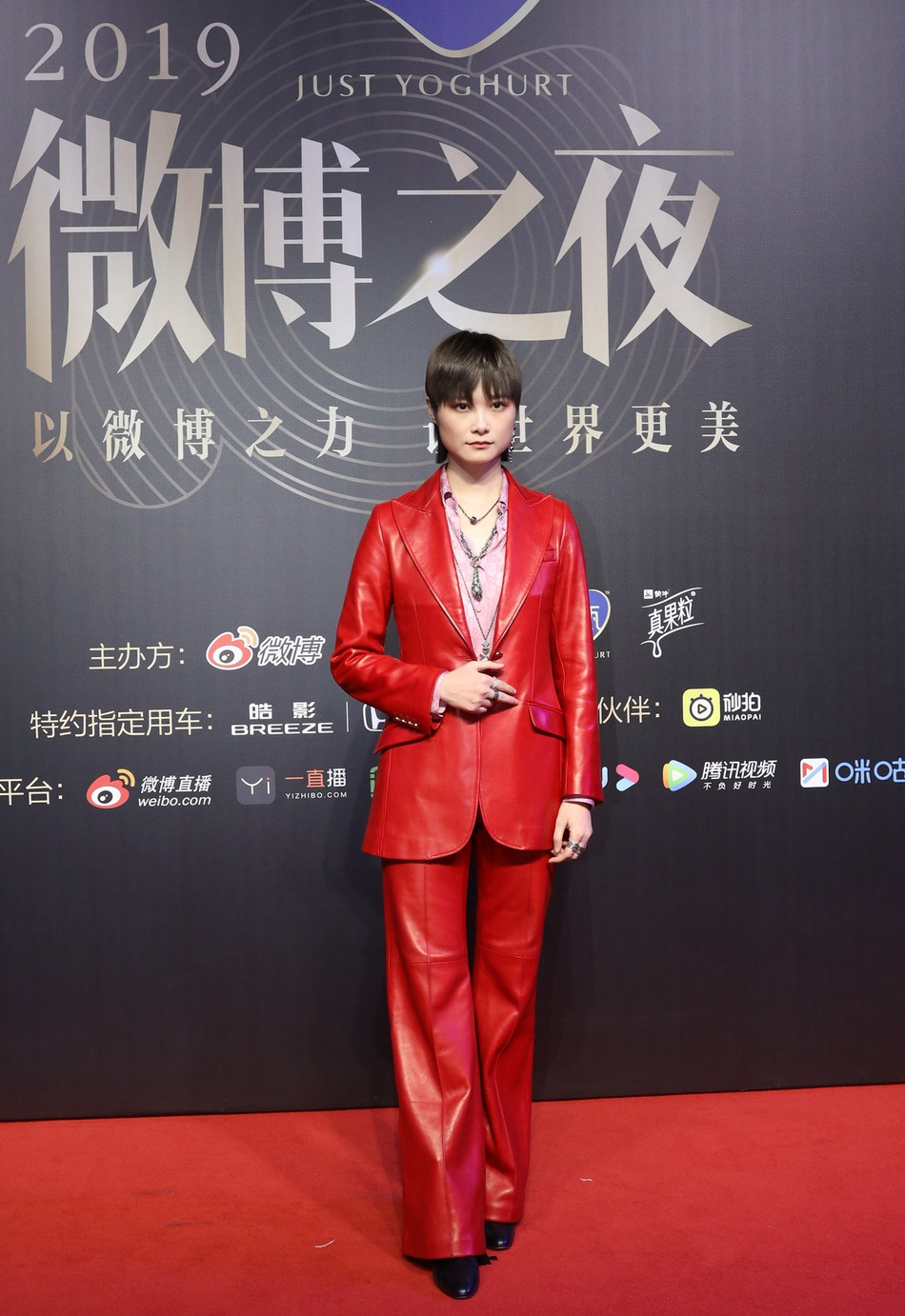 Địch Lệ Nhiệt Ba ‘kém sắc’ trước Angela Baby, Triệu Lệ Dĩnh và Trịnh Sảng ảnh 2