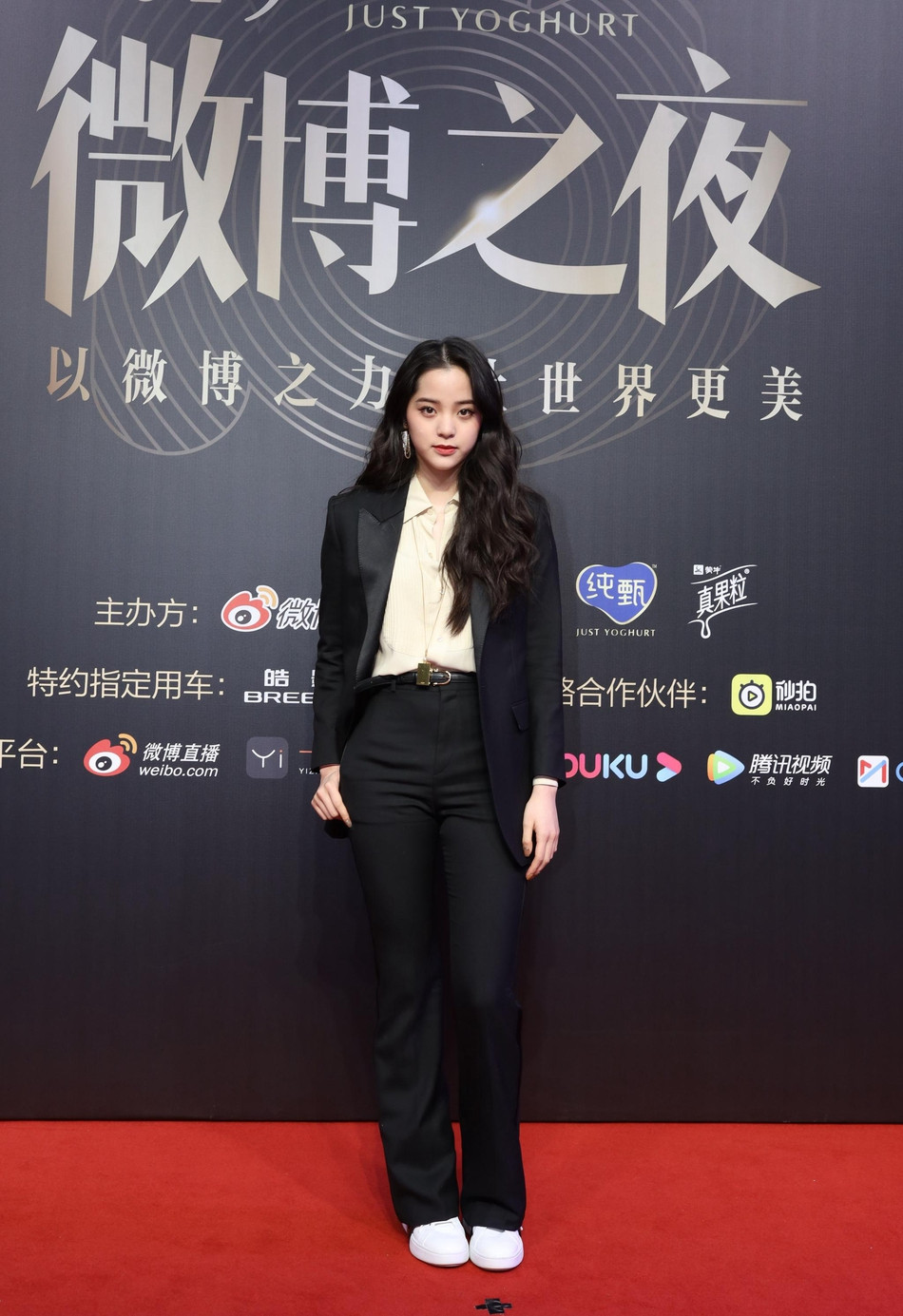 Địch Lệ Nhiệt Ba ‘kém sắc’ trước Angela Baby, Triệu Lệ Dĩnh và Trịnh Sảng ảnh 10